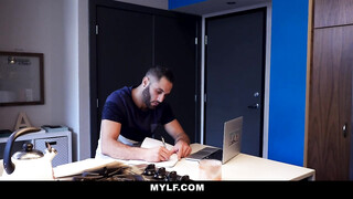Gyönyörű világos szőke milf a konyhában meghágva
