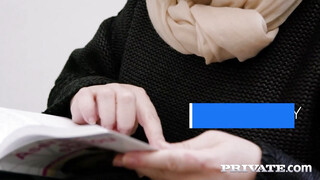 Brittany Bardot egy fiatal fiú keféli popsiba