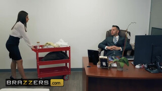 Brazzers - Ella Knox az óriás tőgyes kolumbiai picsa