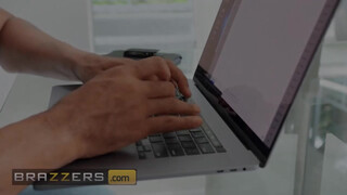 Brazzers - Ebony Mystique szereti a méretes csoki pélót