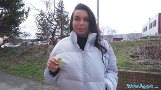 Public Agent - Arish a méretes mellű ukrán milf