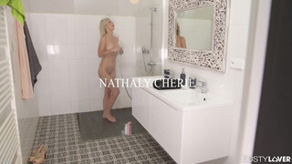 Nathaly Cherie picsája és hátsó bejárata is megdöngetve