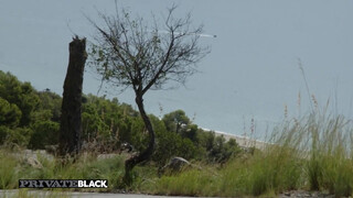 PrivateBlack - Carolina Savage análba kefélve a billiárd asztalon